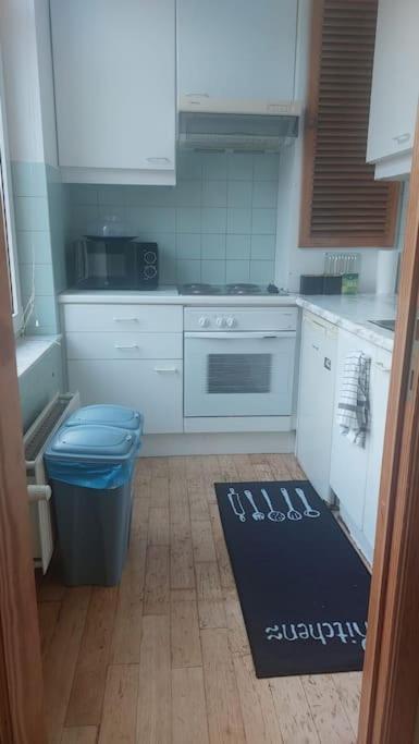 בריסל Charming 1-Bedroom Apartment מראה חיצוני תמונה